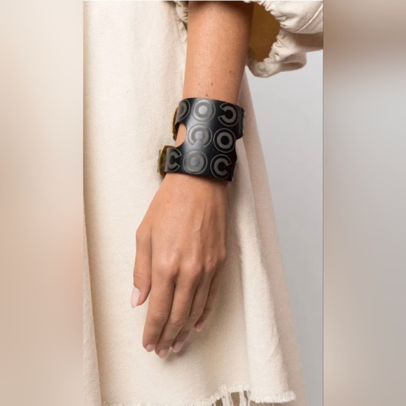 ❌SOLD❌ 🖤 Chanel Coco Cuff 🖤 - Picture 3 of 14